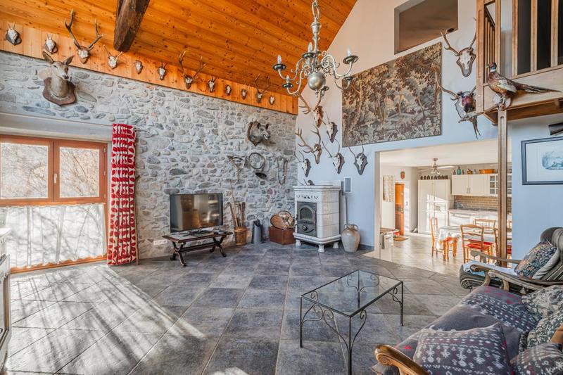 Maison en pierre - 234 m² - 6 pièces