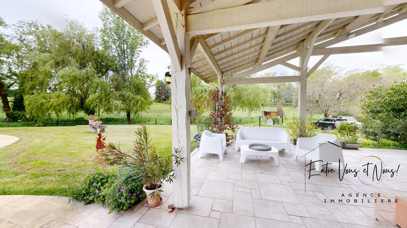 Maison - 376 m² - 9 pièces