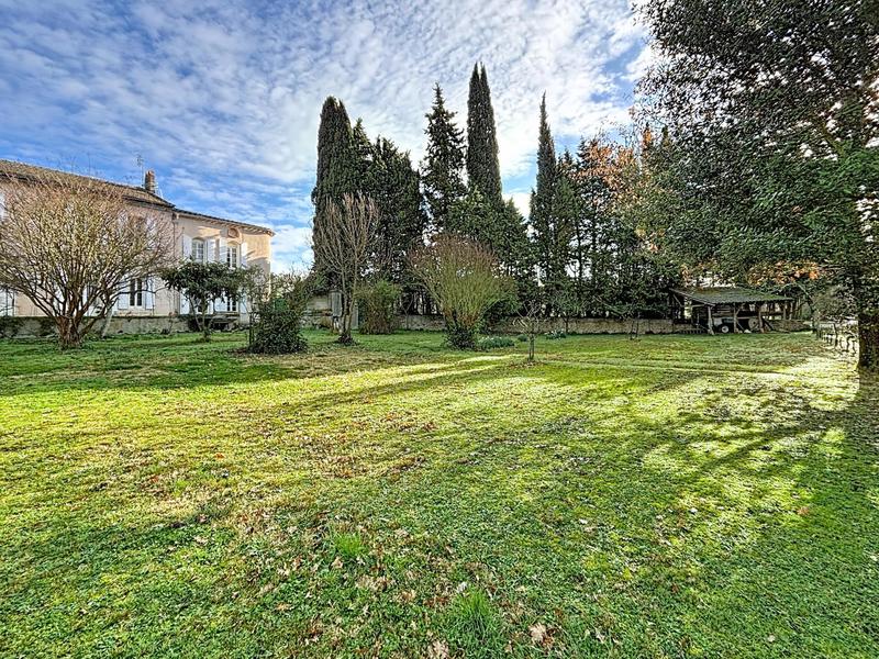 Maison - 298 m² - 13 pièces