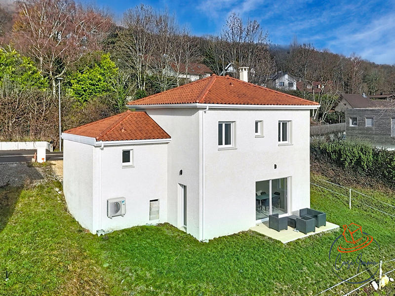 Maison - 93 m² - 4 pièces