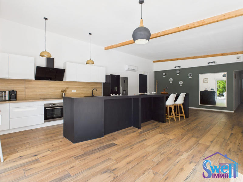 Maison - 225 m² - 8 pièces