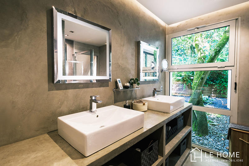 Maison - 260 m² - 7 pièces