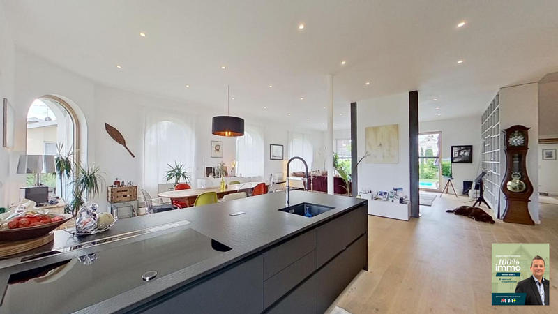 Maison - 308 m² - 8 pièces