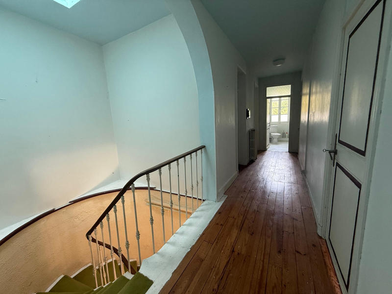 Maison - 512 m² - 11 pièces