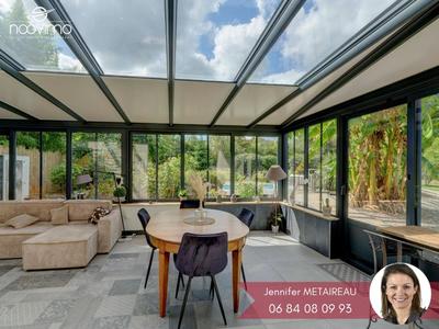 Maison - 240 m² - 8 pièces