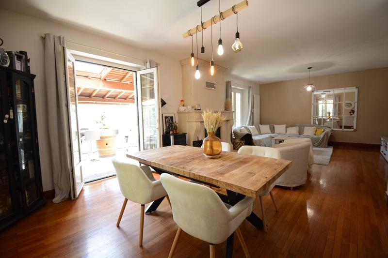 Maison - 221 m² - 7 pièces