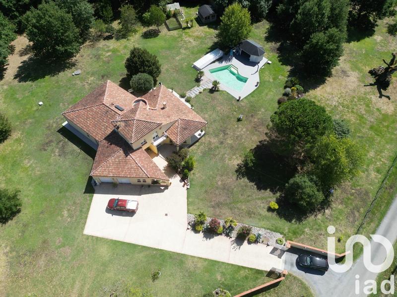 Maison de maîtres - 243 m² - 9 pièces