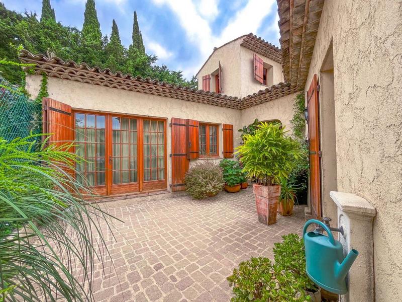 Villa - 188 m² - 6 pièces