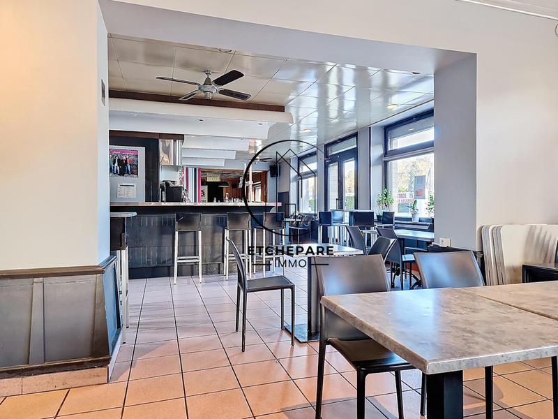 Maison - 218 m² - 7 pièces