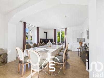 Maison - 245 m² - 9 pièces