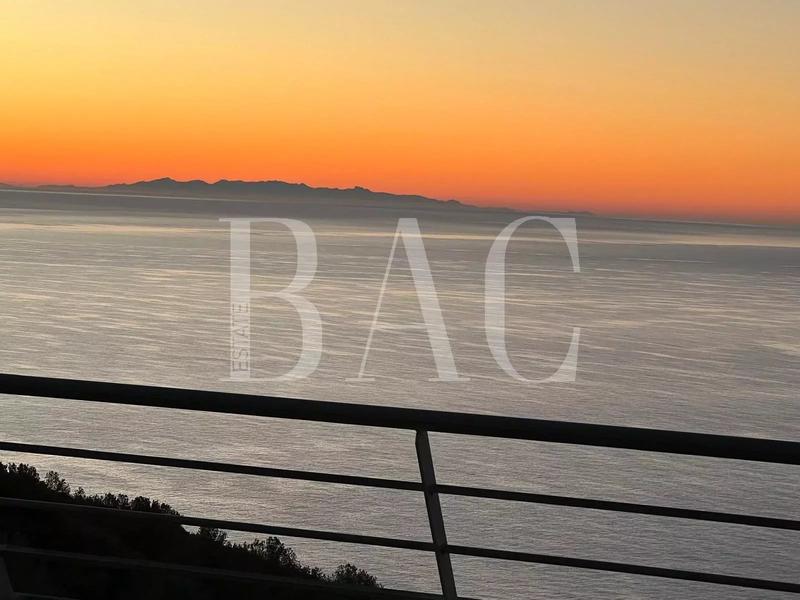 Appartement - 210 m² - 5 pièces