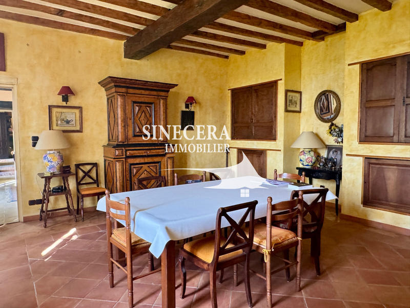 Propriété - 520 m² - 12 pièces