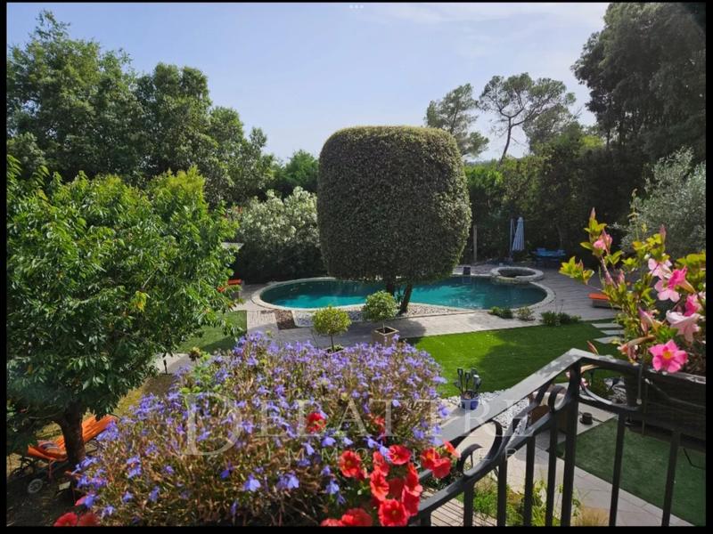 Villa - 259 m² - 5 pièces