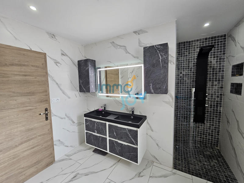 Villa - 140 m² - 5 pièces