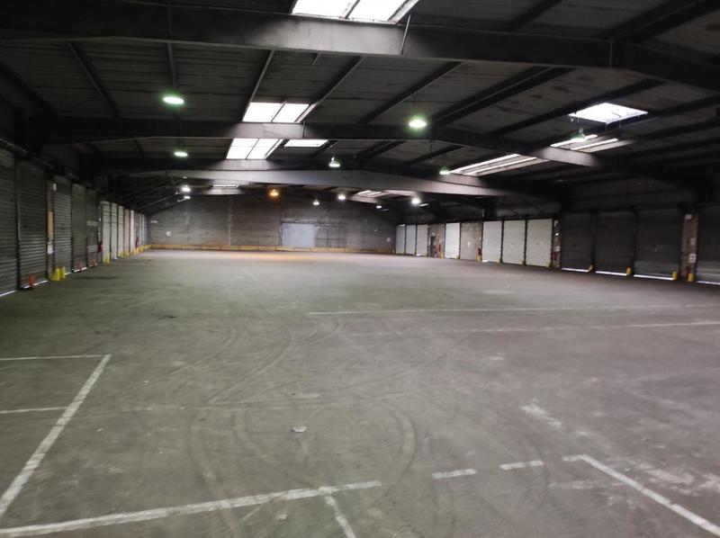 Entrepôt - 2 024 m²