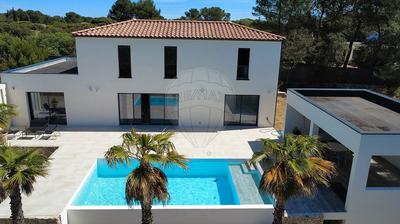 Maison - 228 m² - 5 pièces