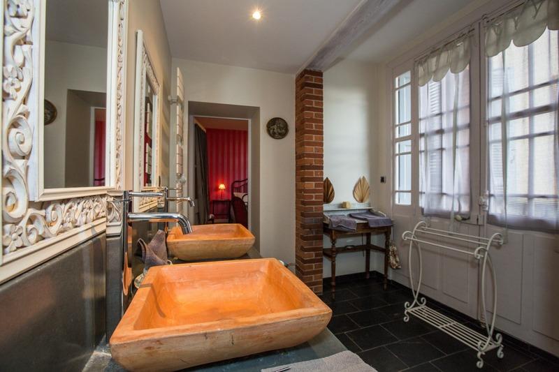 Propriété - 648 m² - 29 pièces