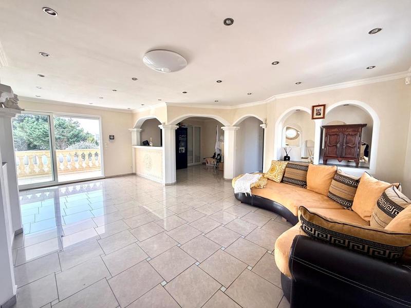 Maison - 200 m² - 5 pièces