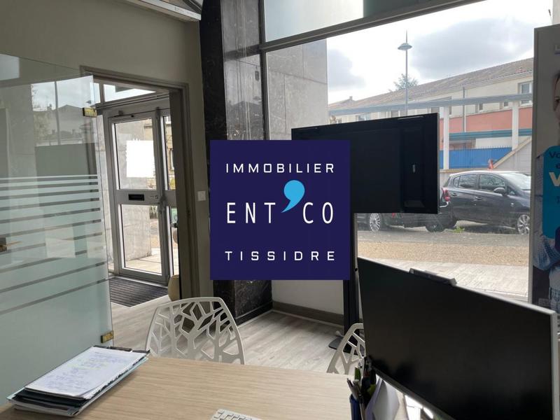 Local commercial - 82 m² - 4 pièces