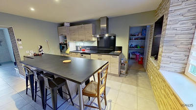 Maison - 180 m² - 7 pièces