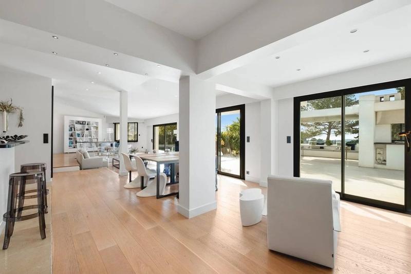 Villa - 300 m² - 8 pièces