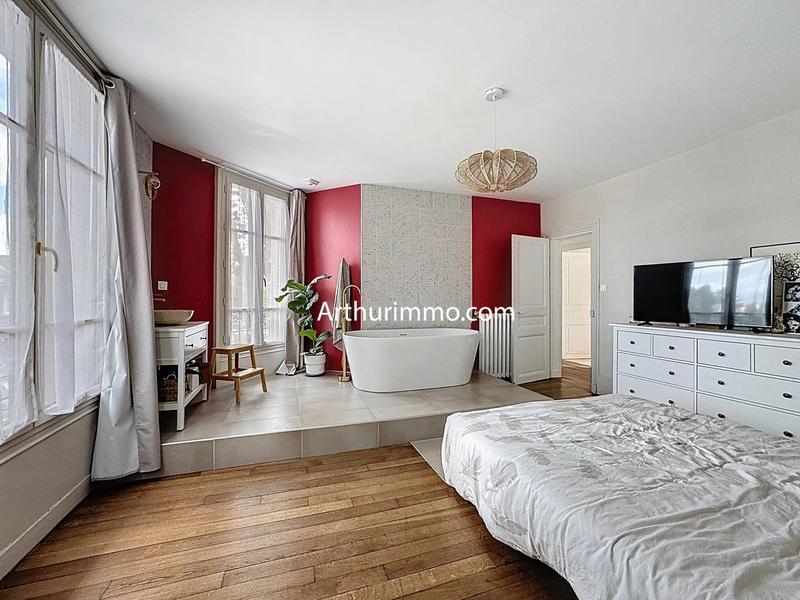 Maison - 280 m² - 10 pièces