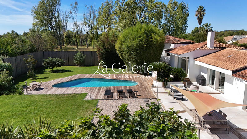 Villa - 295 m² - 7 pièces