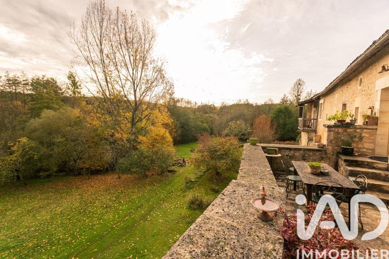 Maison - 1 220 m² - 28 pièces