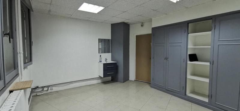 Local commercial - 114 m² - 8 pièces