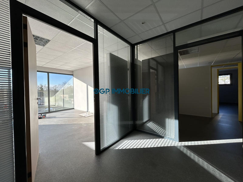 Local commercial - 130 m² - 5 pièces