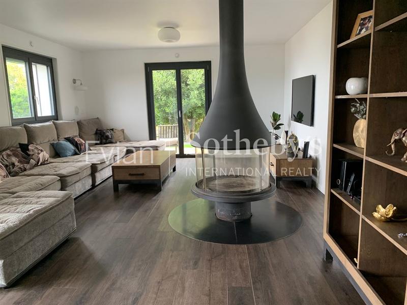 Maison - 185 m² - 7 pièces