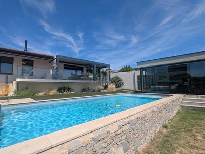 Maison - 220 m² - 6 pièces