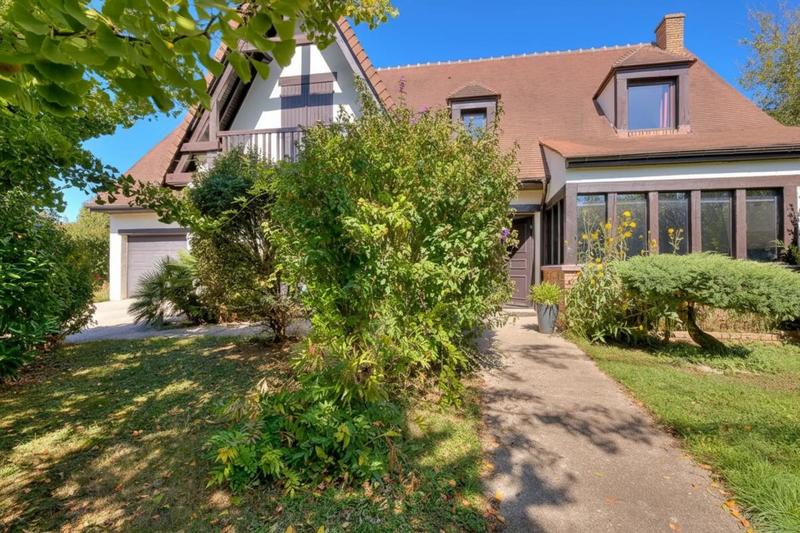 Maison - 210 m² - 8 pièces