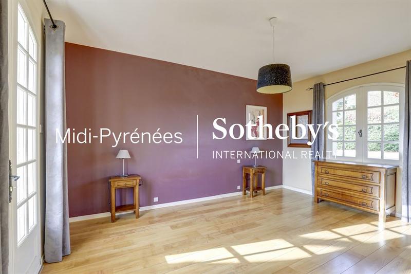 Maison - 270 m² - 10 pièces