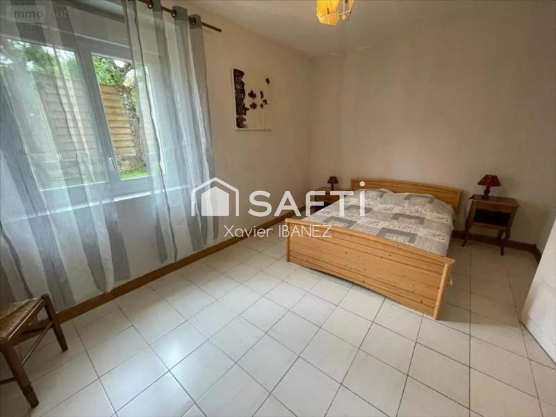 Maison - 234 m² - 9 pièces