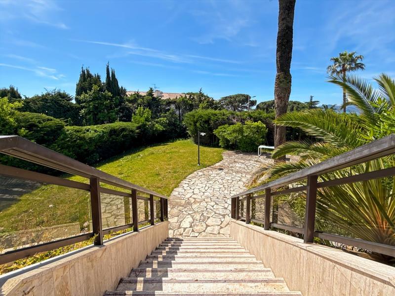 Appartement - 270 m² - 6 pièces