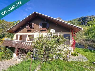 Maison - 221 m² - 8 pièces