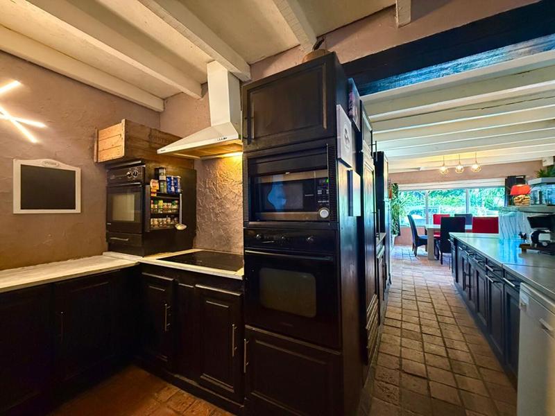 Maison - 260 m² - 11 pièces