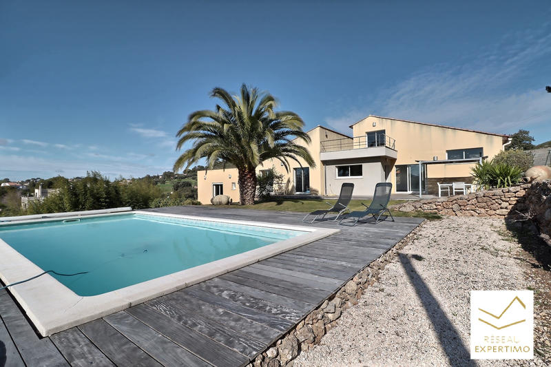 Maison - 145 m² - 5 pièces