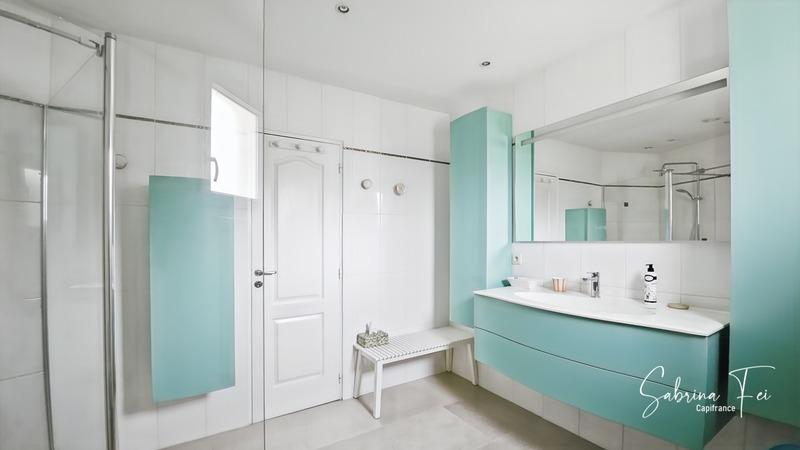 Maison - 235 m² - 7 pièces