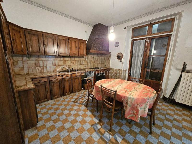 Demeure - 185 m² - 8 pièces