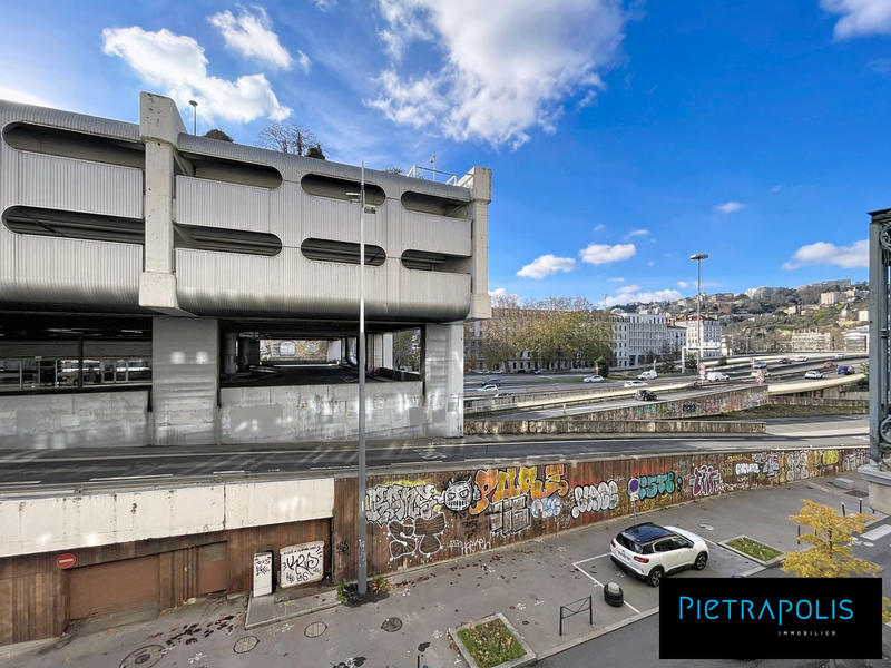 Appartement - 82 m² - 3 pièces