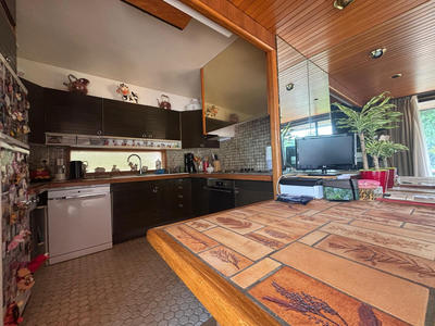 Maison - 201 m² - 7 pièces