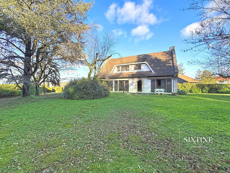 Maison - 186 m² - 8 pièces