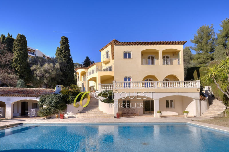 Propriété - 400 m² - 9 pièces