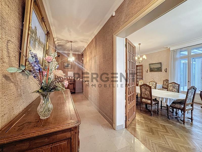 Maison - 253 m² - 10 pièces