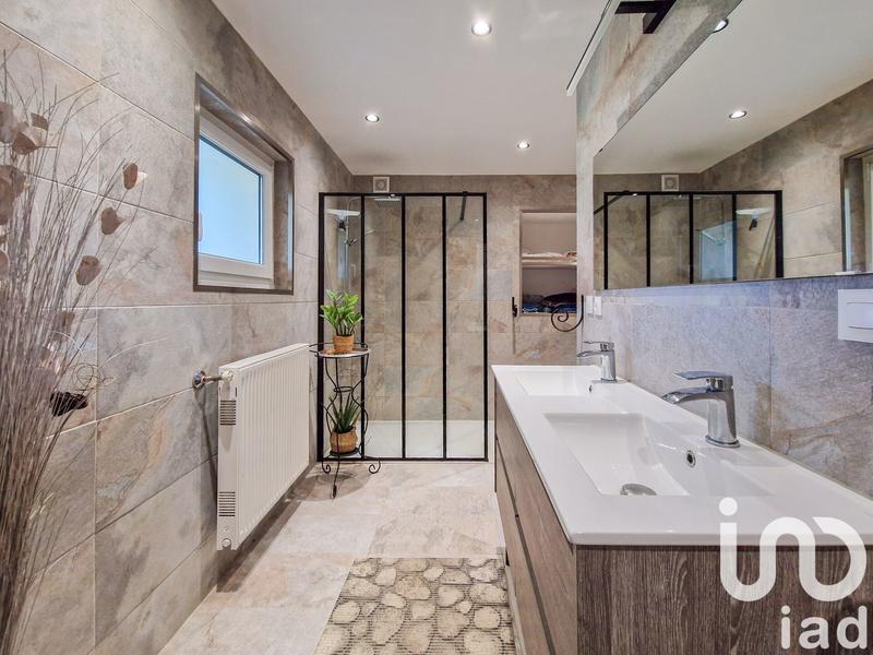 Maison - 220 m² - 9 pièces