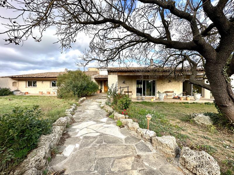 Maison - 300 m² - 4 pièces