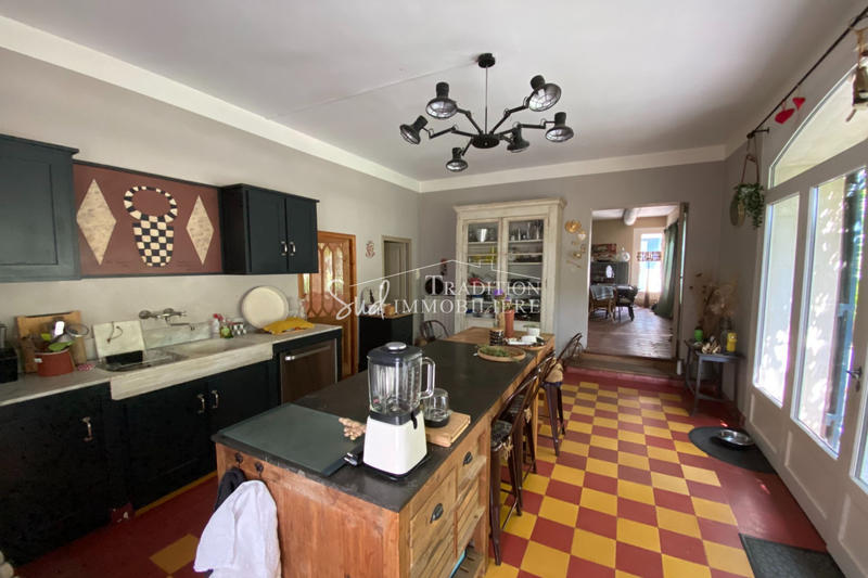 Maison - 250 m² - 8 pièces