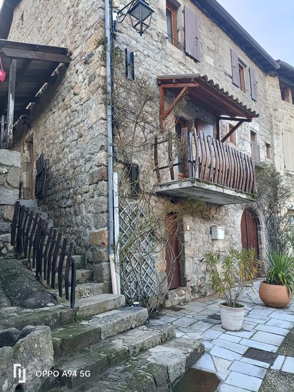 Maison - 151 m² - 8 pièces